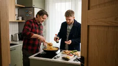 Szybka kolacja z patelni: funchoza z kurczakiem, warzywami i soją (z aromatem imbiru)